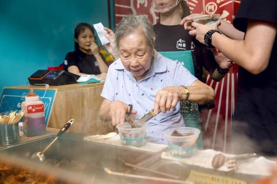 阿婆牛杂走出芳村 老广美食新地标等你打卡